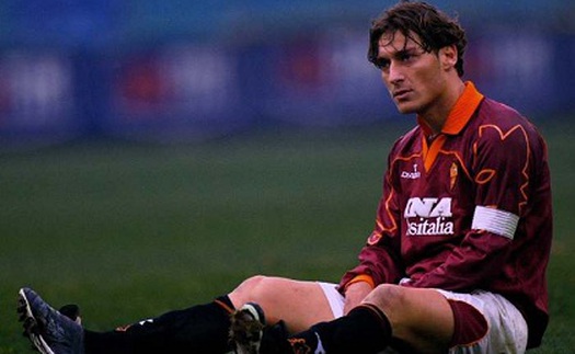 TIẾT LỘ: Totti từng suýt khoác áo AC Milan